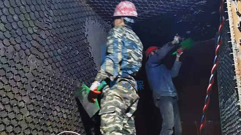 龟甲网耐磨图层施工